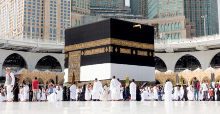 যে কারনে তীব্র গরমেও শীতল থাকে কাবা শরীফ