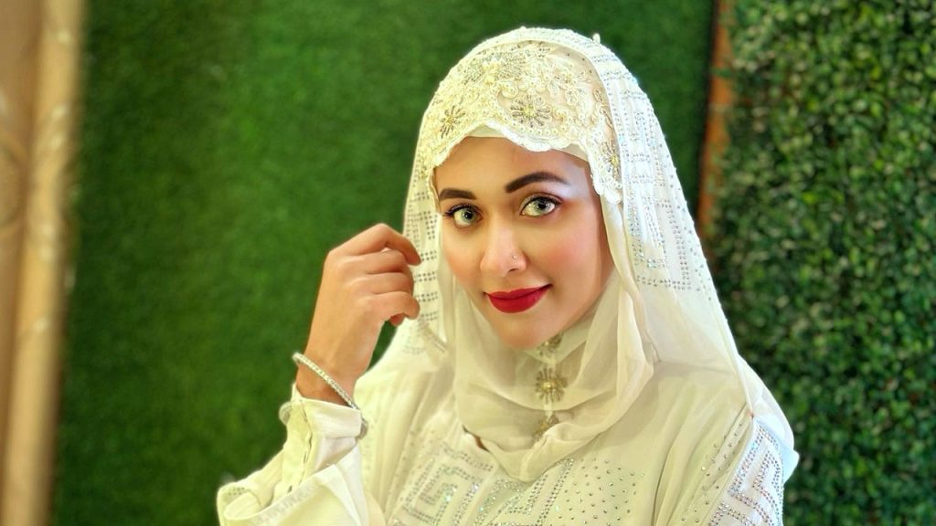 মানসিক প্রশান্তির জন্য সৌদিতেই যেতে চাই : অভিনেত্রী অহনা মানসিক প্রশান্তির জন্য সৌদিতেই যেতে চাই : অহনা